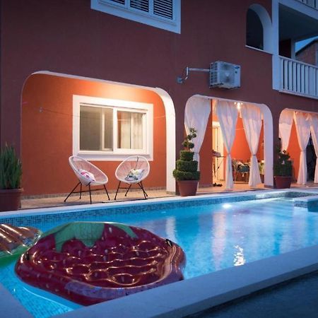 Villa J&J Apartments Residence With Swimming Pool Podstrana Bagian luar foto