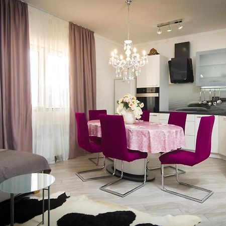 Villa J&J Apartments Residence With Swimming Pool Podstrana Bagian luar foto