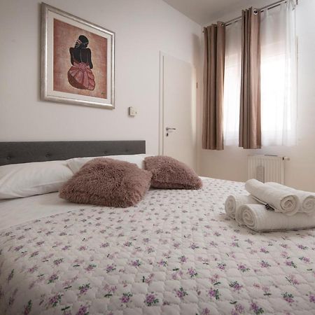 Villa J&J Apartments Residence With Swimming Pool Podstrana Bagian luar foto