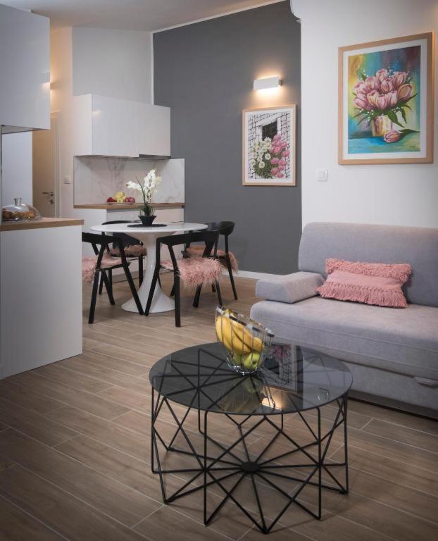 Villa J&J Apartments Residence With Swimming Pool Podstrana Bagian luar foto