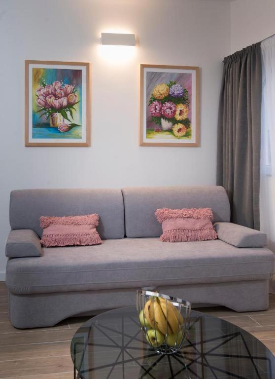 Villa J&J Apartments Residence With Swimming Pool Podstrana Bagian luar foto