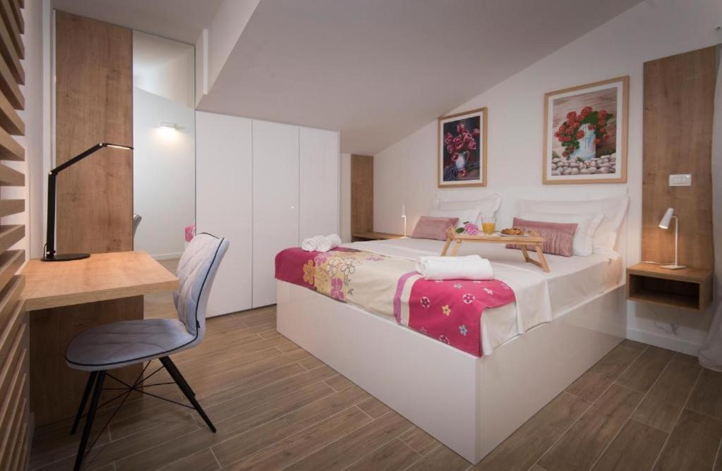 Villa J&J Apartments Residence With Swimming Pool Podstrana Bagian luar foto