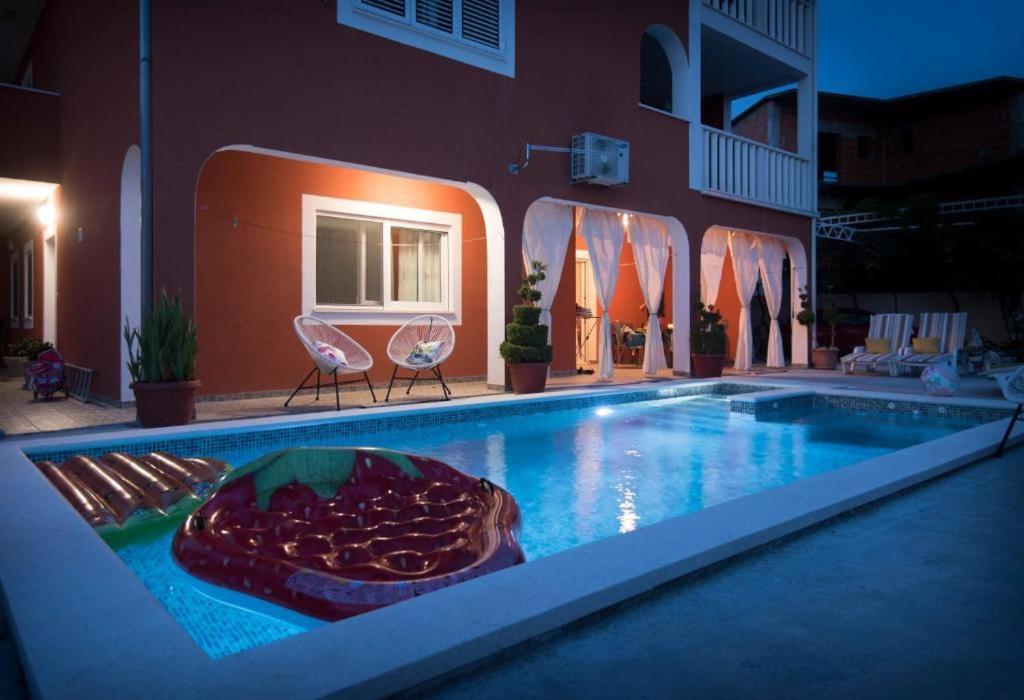 Villa J&J Apartments Residence With Swimming Pool Podstrana Bagian luar foto