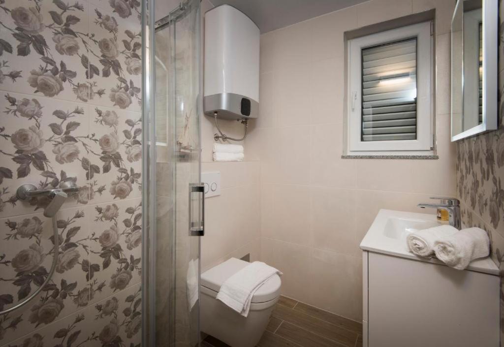 Villa J&J Apartments Residence With Swimming Pool Podstrana Bagian luar foto