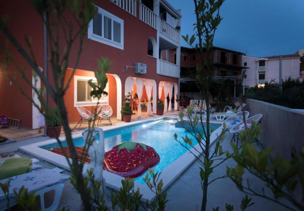 Villa J&J Apartments Residence With Swimming Pool Podstrana Bagian luar foto