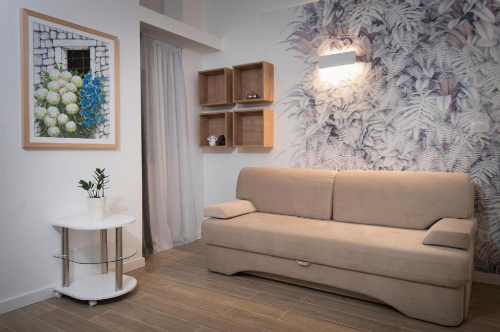 Villa J&J Apartments Residence With Swimming Pool Podstrana Bagian luar foto