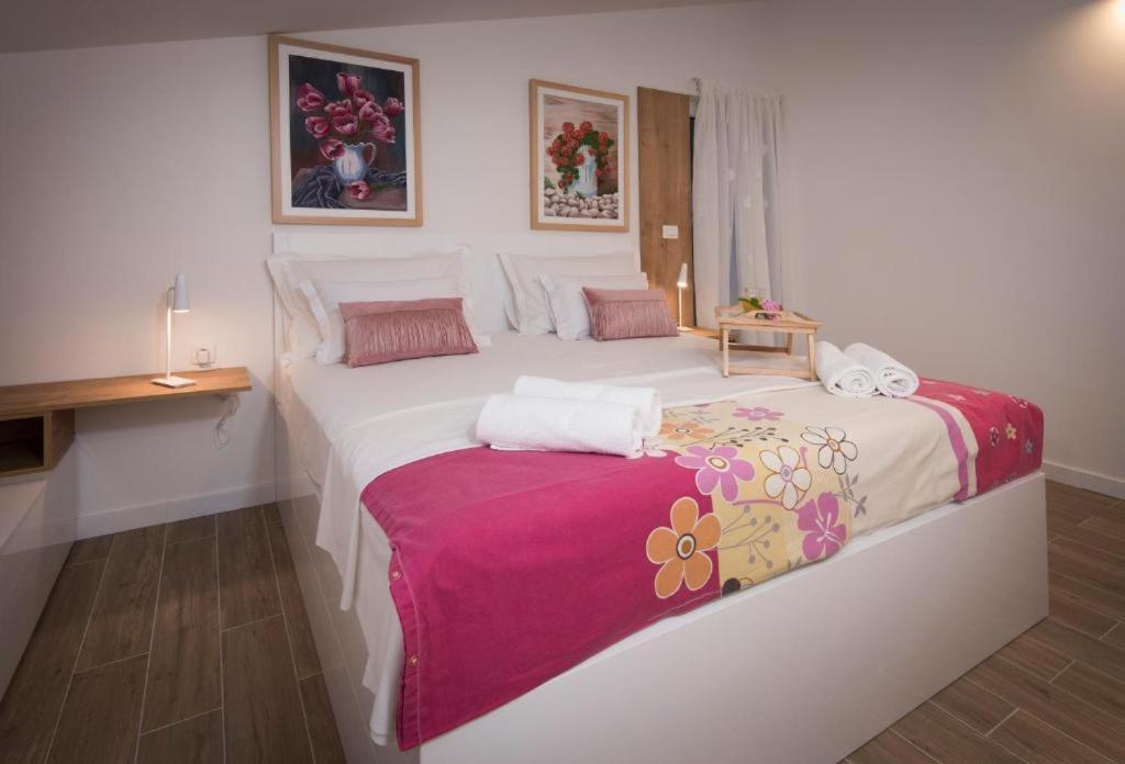 Villa J&J Apartments Residence With Swimming Pool Podstrana Bagian luar foto