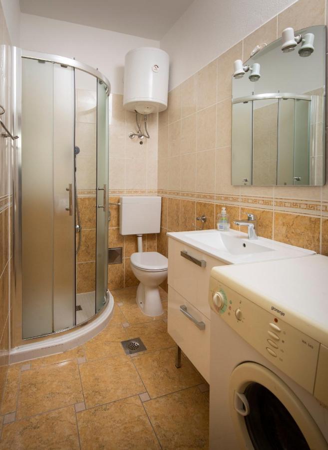 Villa J&J Apartments Residence With Swimming Pool Podstrana Bagian luar foto
