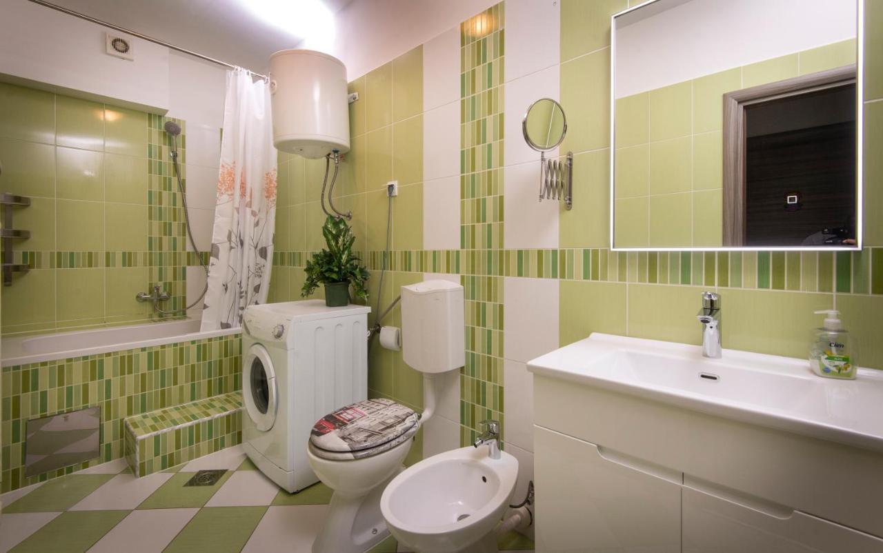 Villa J&J Apartments Residence With Swimming Pool Podstrana Bagian luar foto