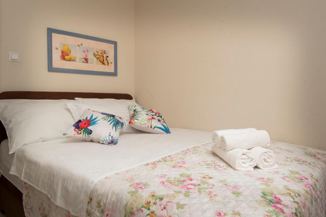 Villa J&J Apartments Residence With Swimming Pool Podstrana Bagian luar foto
