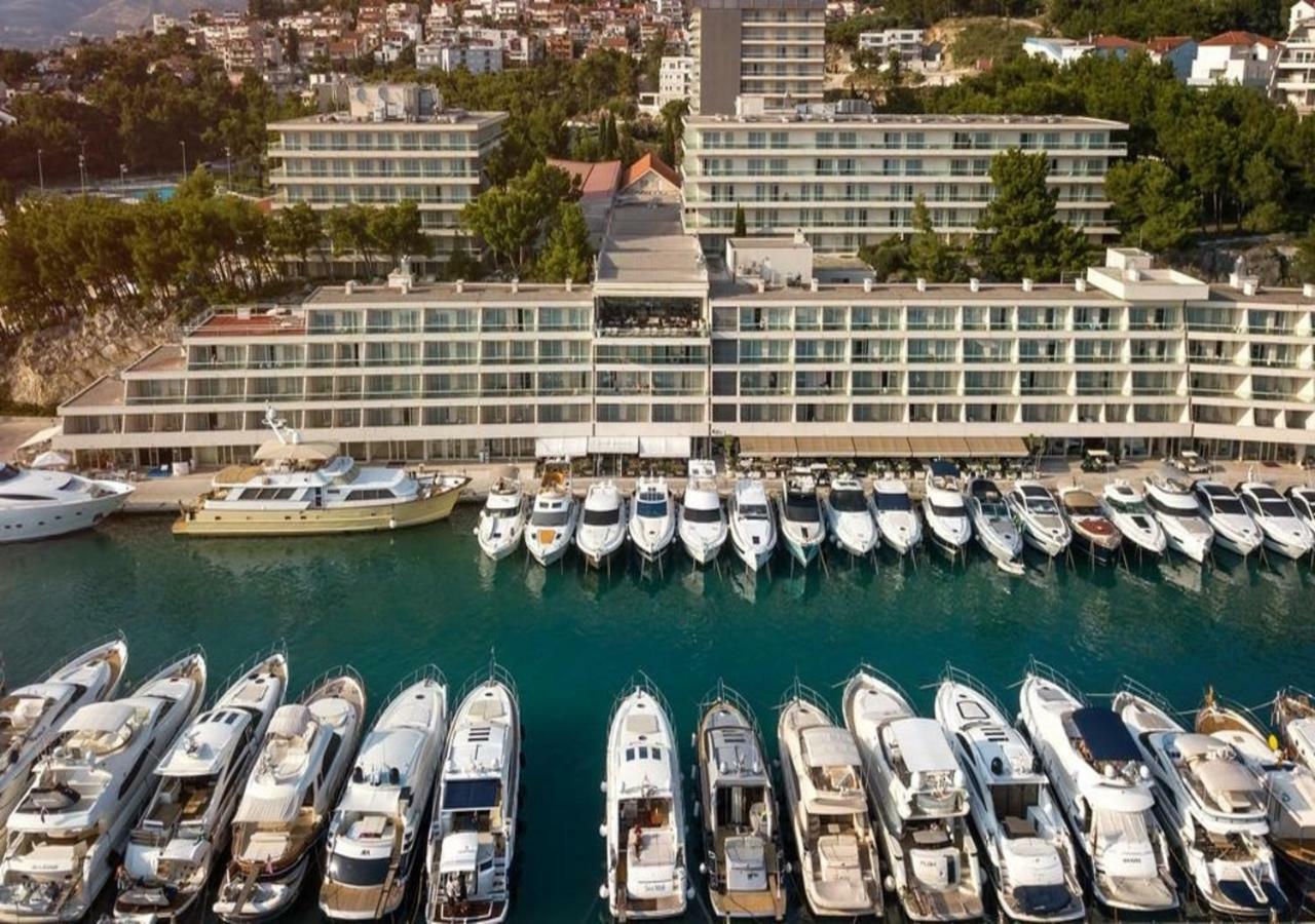 Villa J&J Apartments Residence With Swimming Pool Podstrana Bagian luar foto